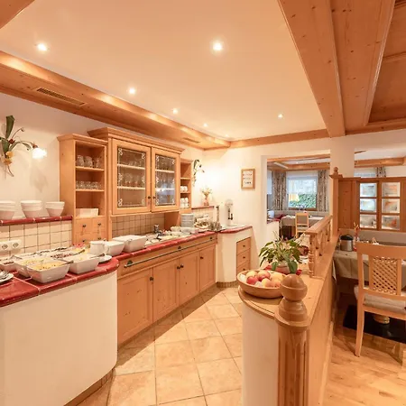 Alpenpension Pfurtscheller Pensión 4*