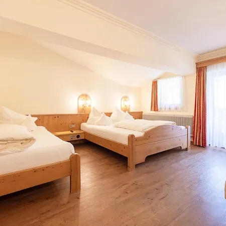 Alpenpension Pfurtscheller Гостевой дом Нойштифт-им-Штубайталь