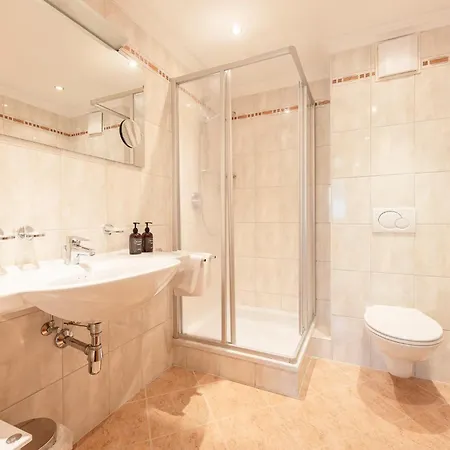 Alpenpension Pfurtscheller 4* Нойштифт-им-Штубайталь